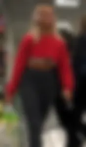 Fit blonde with a nice ass and vtl in leggings