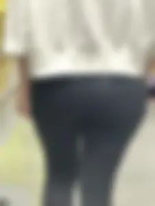 Must see bubble in leggings at Costco (OC/Close up/Gif)