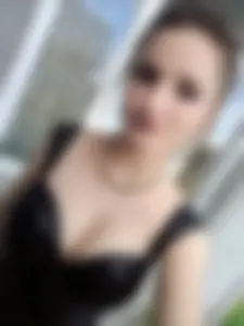 Cute Girl With Hot Boobs Selfie