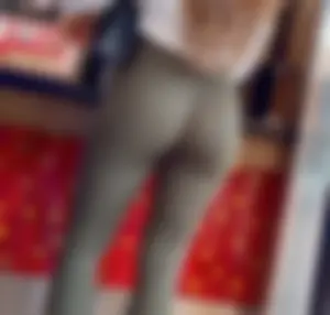 Fit Latina Spinner Mall Shopping in Green Leggings