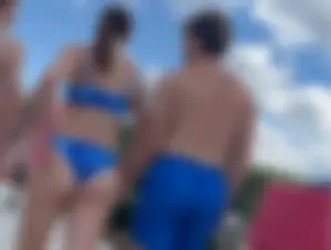 Cheeky bubble butt in bikini picks wedgie