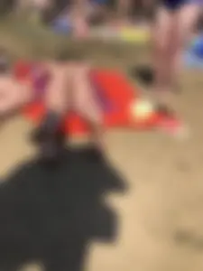 Hot beach candid chick covering her ass with sun lotion