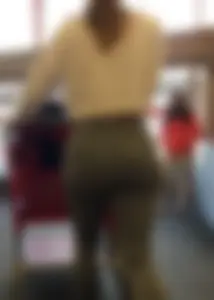 Sexy lady shopping at Target with a big ass in grey leggings
