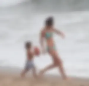 Kendall Jenner paparazzi pictures in bikinis