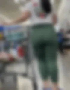 Latina in green leggings with MEGA VPL