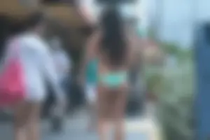 Even more hot and sexy bikini babes in Florida