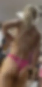 Bubble butt eating that bikini BUSTED MAYBE?