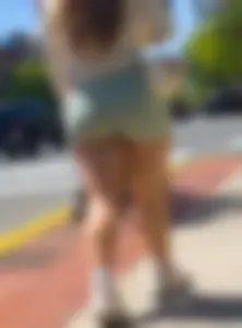 Thicc chick and her friend afternoon stroll w/ tight green yoga shorts