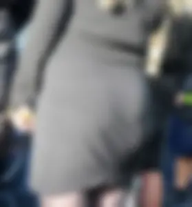Thick booty in a tight skirt with vpl
