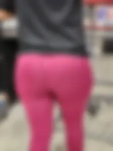 Out In The Wild 24 ( Phat ass ebony in leggins) Must See