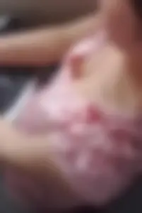 Downblouse attempt on the bus showing a girls cleavage