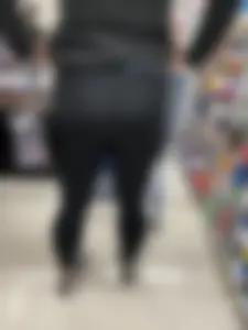 PAWG in lululemons at the store