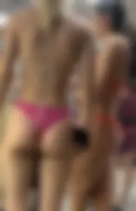 Bubble butt eating that bikini BUSTED MAYBE?