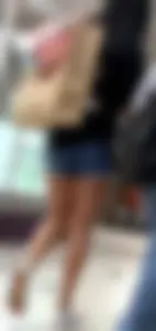 ⚠️ Low quality ⚠️ Sexy l@tina ass eating up Jean shorts