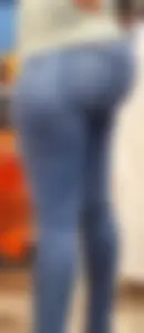 Ebony Milf Bubble Butt Wrapped in Jeans
