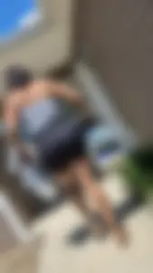 Thick ass delivery chick with vpl . She had too many bags and I needed caps