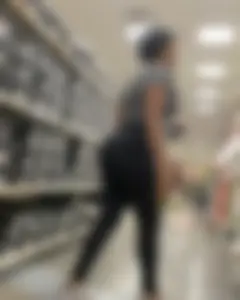 Some quick caps of this fine black MILF her ass had me drooling!