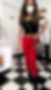 Yng teen showing her body