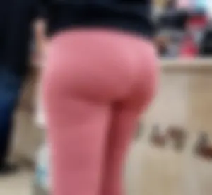Big Booty MILF in Pink Leggings VTL