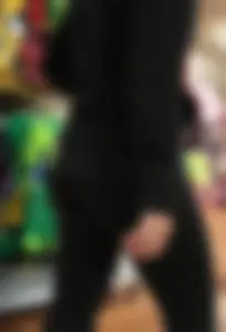 Blonde milf with a nice ass and vtl in leggings on her knees bending over