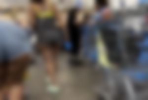 Walmart Chick can’t contain her phat ass