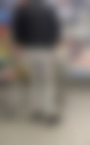 Hot booty and long slim legs in grey leggings at the supermarket creepshots