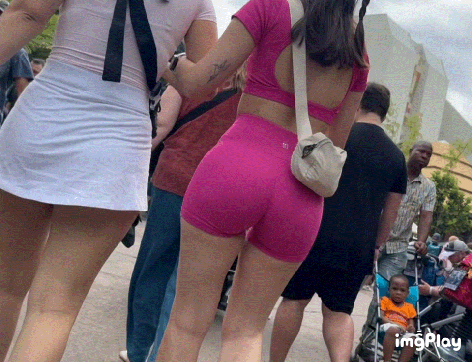 OC juicy Latina showing vpl in pink shorts