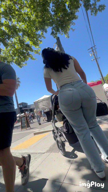 Latina Milf with a PHAT ass in jeans😫 (ОС)