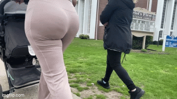Thick Latina Milf in flare leggings (OC) (GIFs)