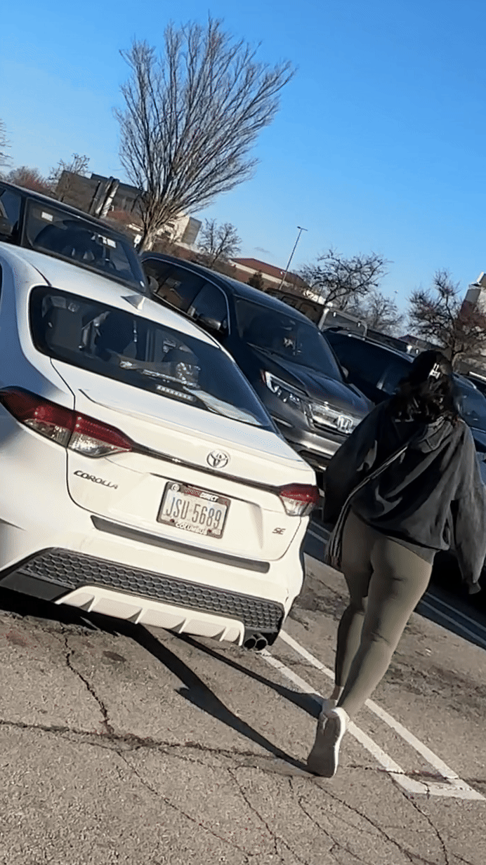 Sexy bubble butt in tight green leggings at the mall