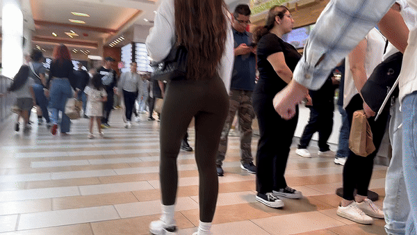 Fit Latina Spinner Mall Shopping in Green Leggings