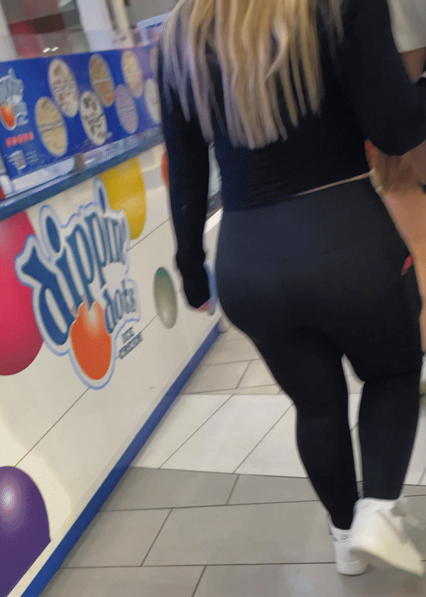 Thick bbl latina in black leggings