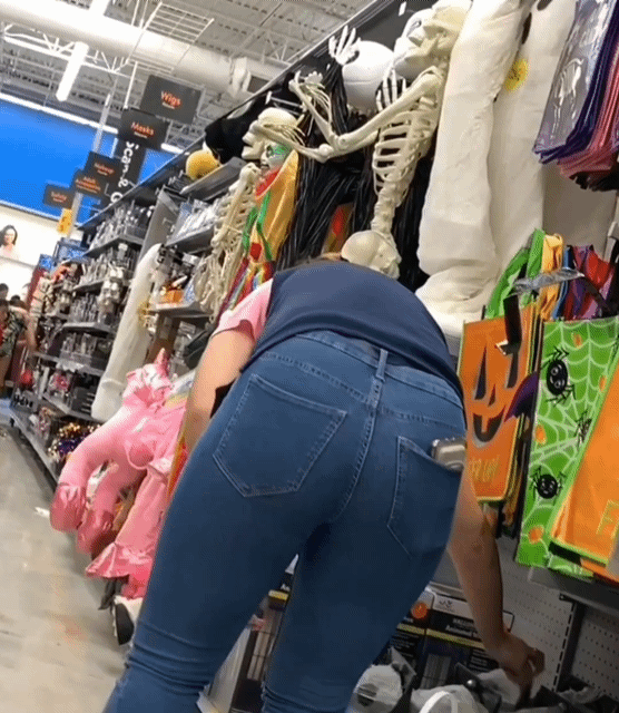 Walmart worker with thick ass (NOT-OC) credit TA candids