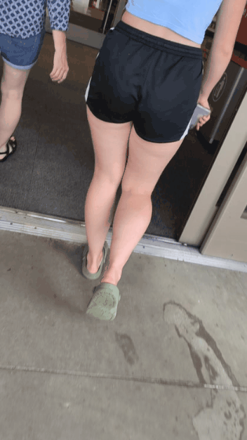Nice Jiggly Pawg in Lose Shorts
