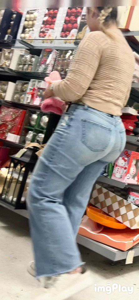Latina baddie nice phattie in jeans‼️