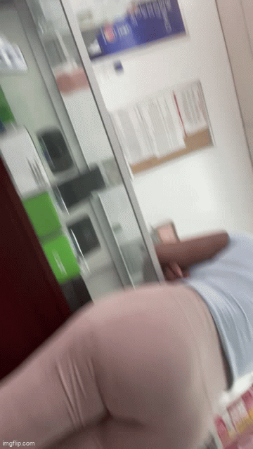 Thick Latina Milf in flare leggings (OC) (GIFs)