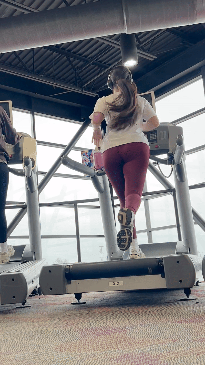 Sexy Fit Latina Tight Butt on the treadmill