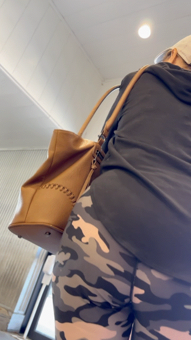 Gilf in camo leggings