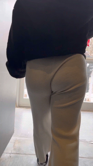 Jiggly Booty In Grey Sweats Walking Around