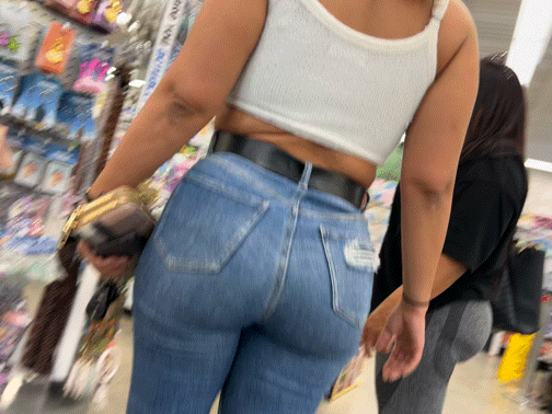 Brazilian gostosa in tight jeans (oc)