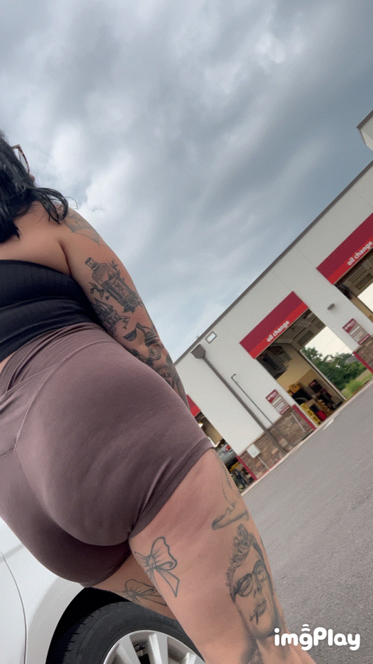 Close Up with Upshot. Hot Ass Tattooed Alt. Babe In Spandex Shorts. OC