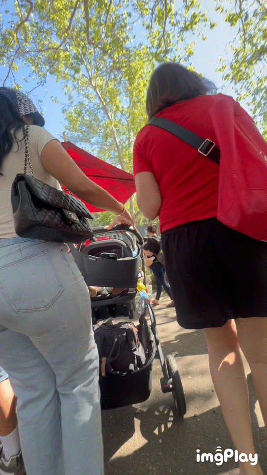 Latina Milf with a PHAT ass in jeans😫 (ОС)
