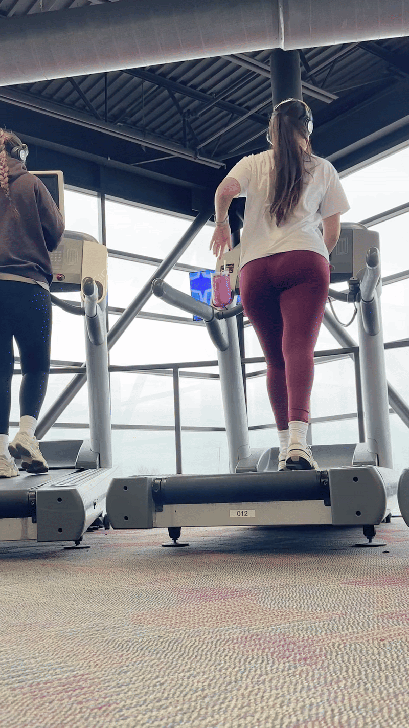Sexy Fit Latina Tight Butt on the treadmill