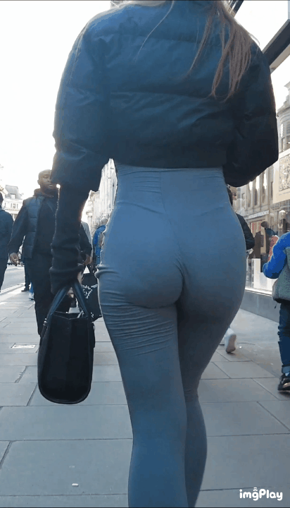 Insane jiggly tight ass white girl (NOT OC)