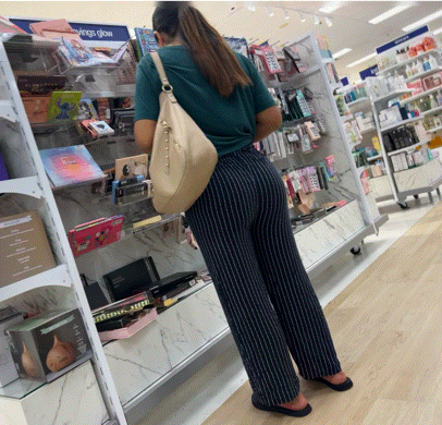 Bubble butt Mexican milf (oc)