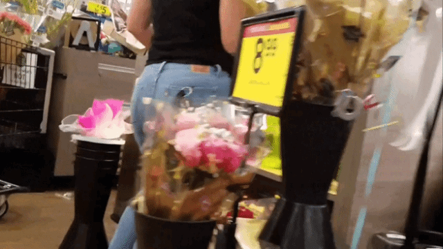 Milf with thick ass in Levi’s (OC)