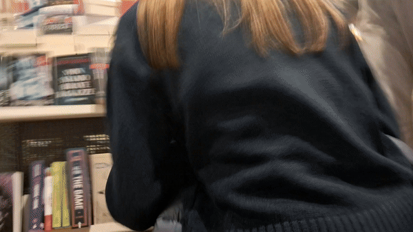 Cute Ass in Tight Jeans Bending Over (OC)