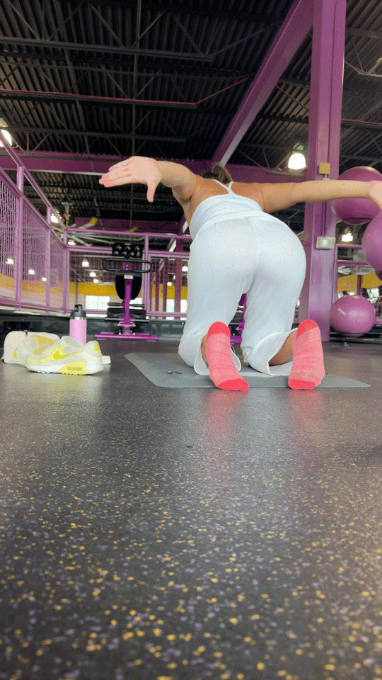 Gym ass in sweats & socks (close up)