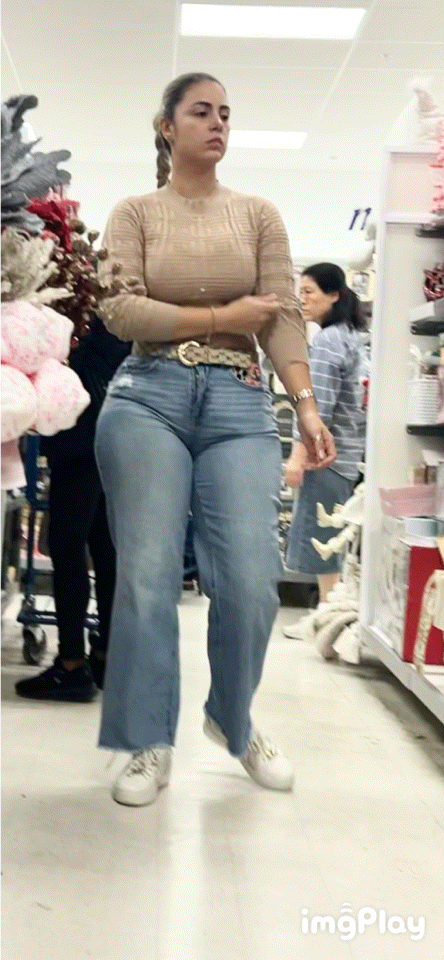 Latina baddie nice phattie in jeans‼️
