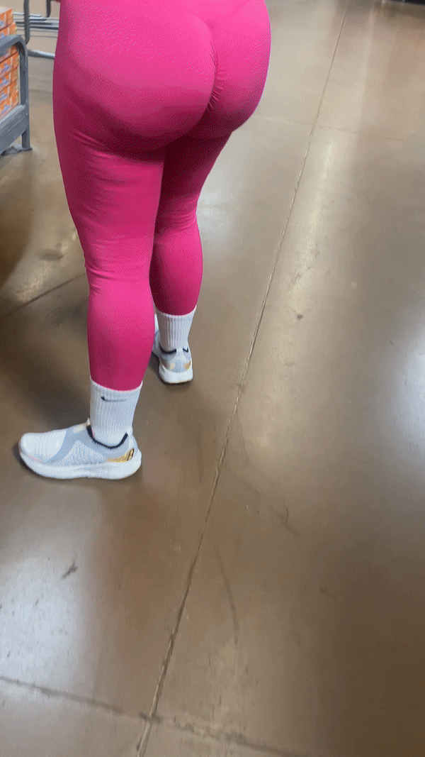 Milf of the day! Perfect fatass in all pink